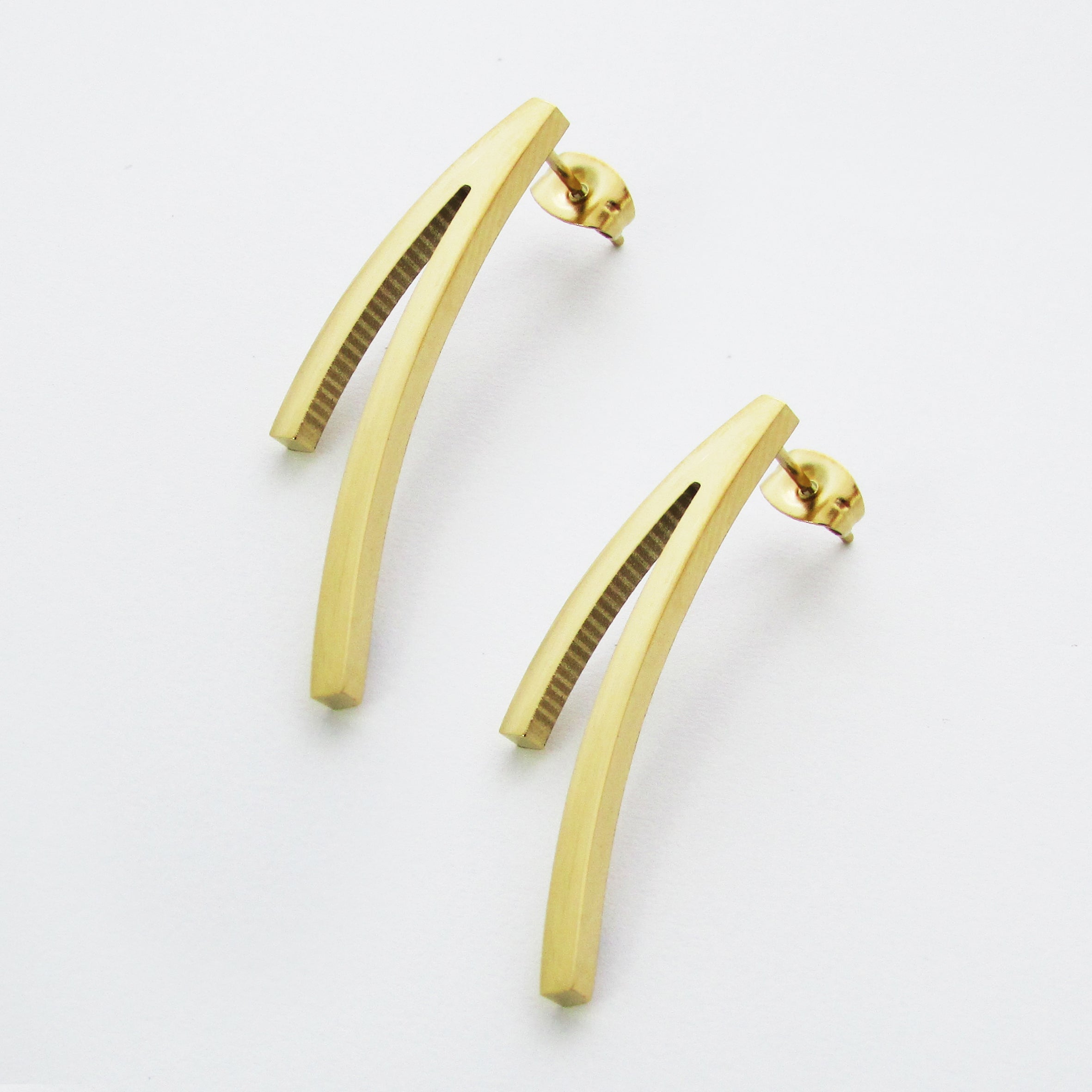 BRINCO PRIME HASTE RIGIDA EM V BANHADO A OURO